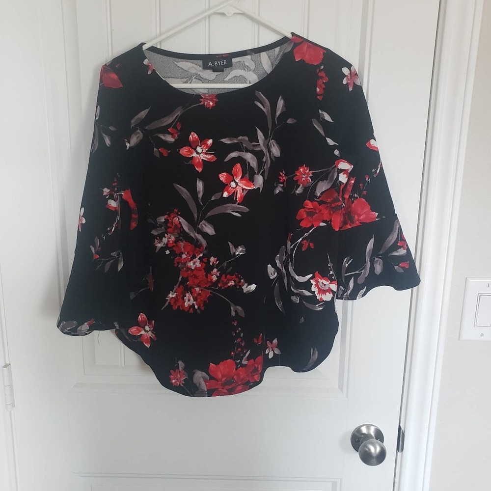 A Byer black floral quarter sleeve blouse size m